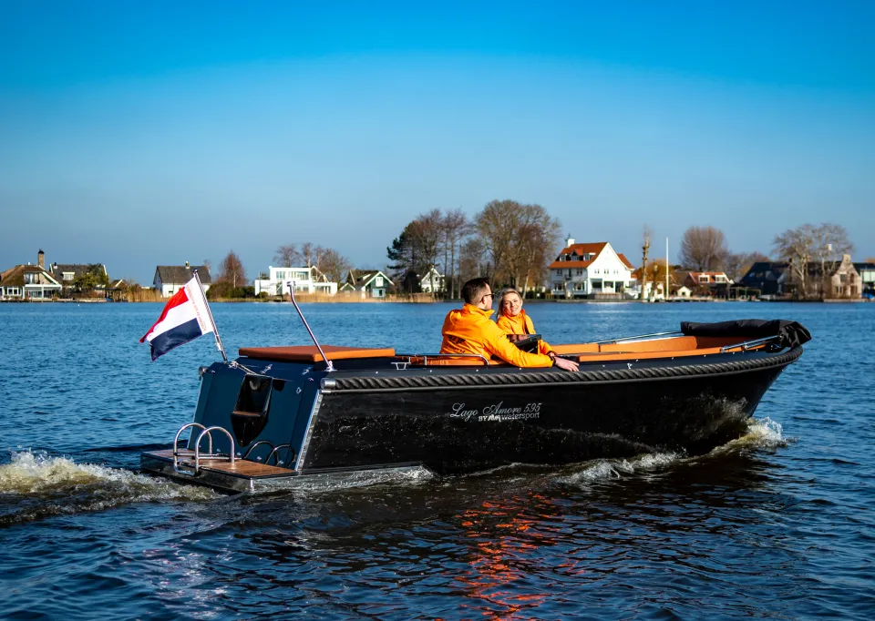 Lago Amore 595 Tender – polyester sloep met standaard zonnedek - Foto 1