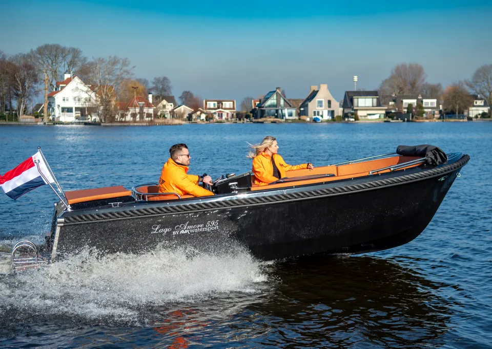 Lago Amore 595 Tender – polyester sloep met standaard zonnedek - Foto 3