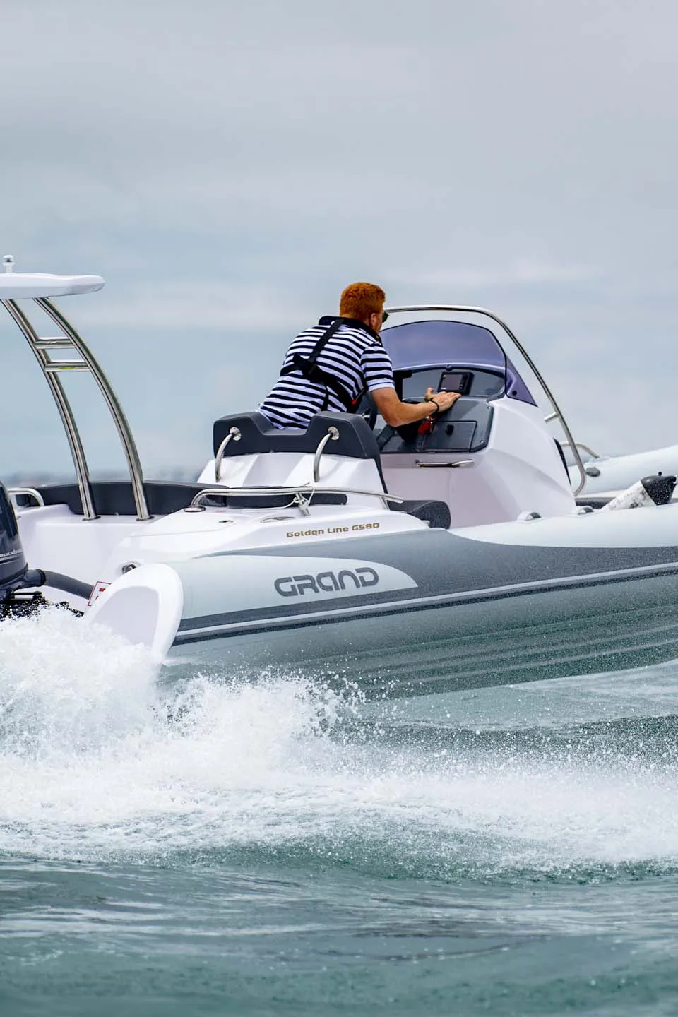 Grand Golden line 2025 – nieuw 5,85m rubberboot met V-bodem - Foto 2