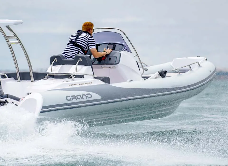 Grand Golden line 2025 – nieuw 5,85m rubberboot met V-bodem - Foto 3