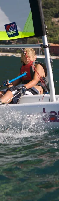 Topper Taz 2024 – actieprijs jeugdzeilboot polyethyleen - Foto 1