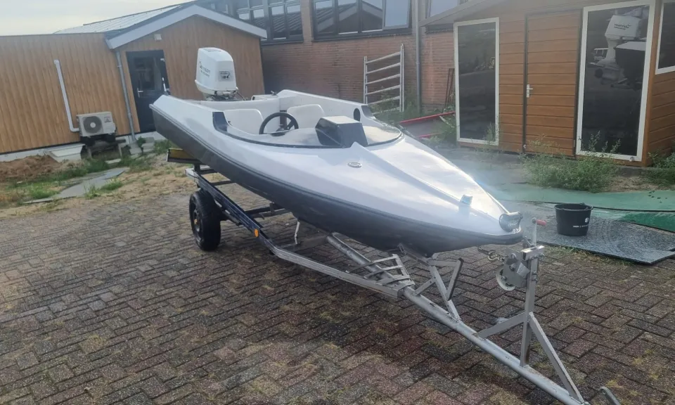 Johnsen Speedboot 4m – compacte sportboot met 70pk - Foto 2