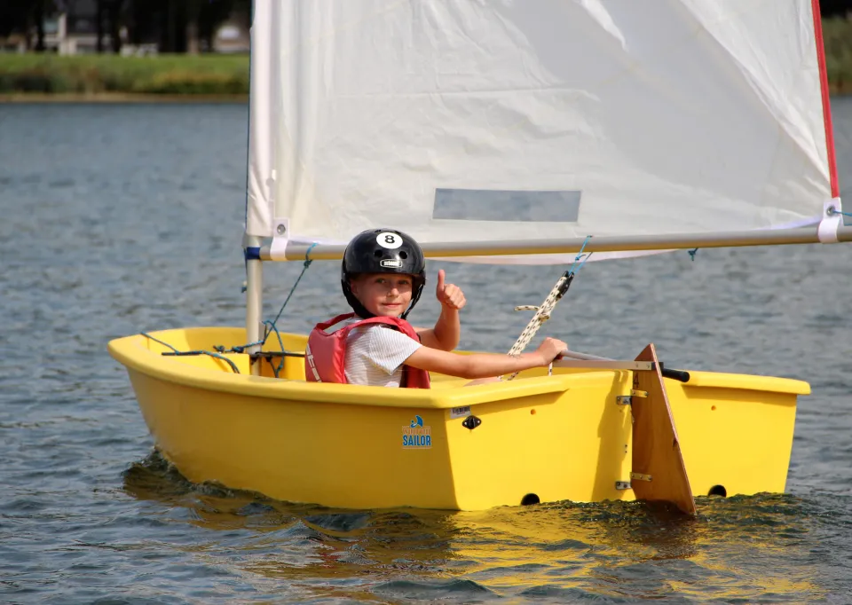 WorldWide Sailing Sailor Optimist 2024 – Instapboot voor jonge zeilers - Foto 1